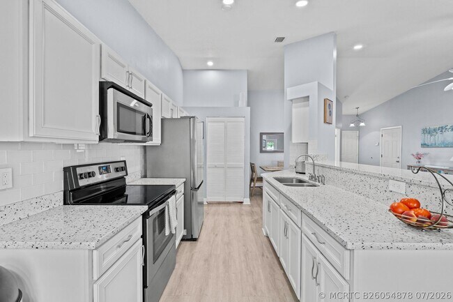Building Photo - 1599 Bayridge Pl