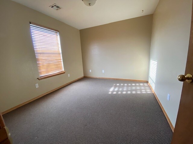 Building Photo - 715 E Elder Ln