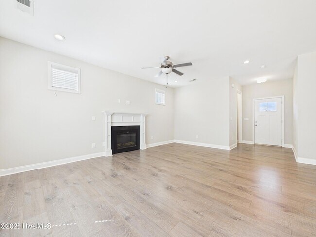Building Photo - 478 Atwood Dr