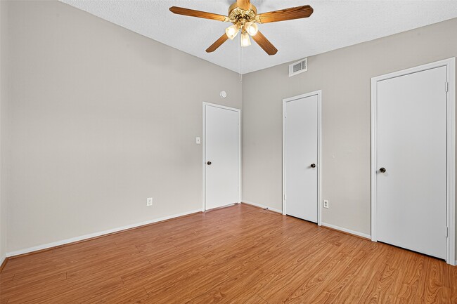 Building Photo - 2042 Hilton Head Dr
