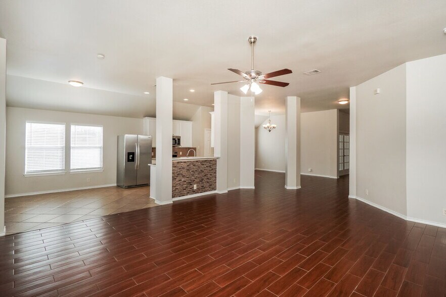 Building Photo - 3039 Hidden Meadow