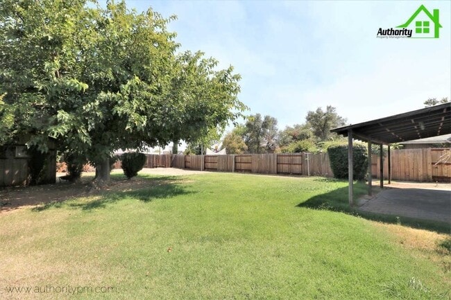 Building Photo - 2413 Ramona Pl