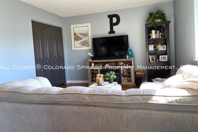 Building Photo - 5020 Wainwright Dr