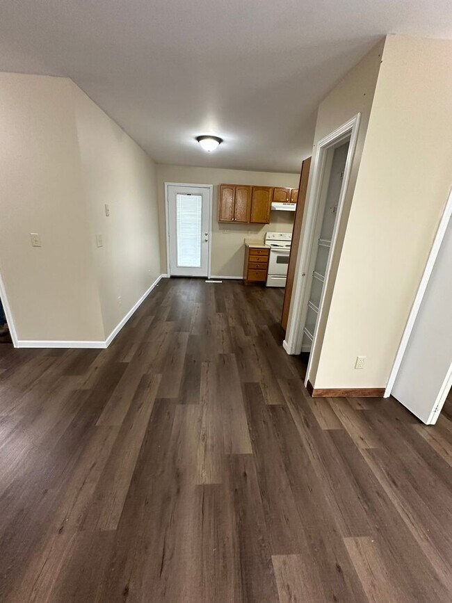 Building Photo - 2 Bedroom, 1 Bathroom House with Carport