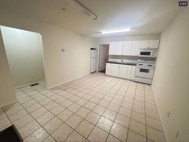 Building Photo - 1814 N 17th St