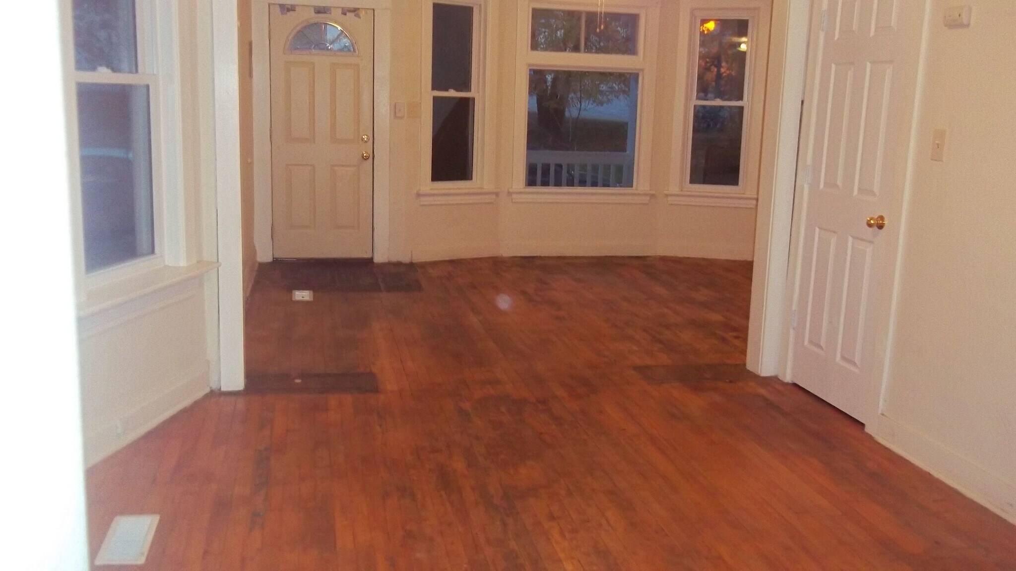 Front Living room - 2426 W 2nd St