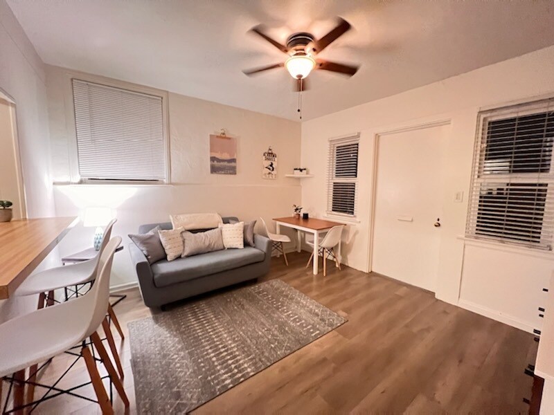 Building Photo - 2404 1/2 Highland Ave
