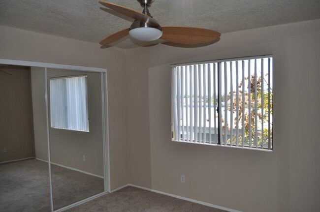 Building Photo - Upgraded 2 Bed 2 Bath Condo in Small Gated...