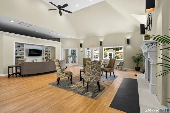 Building Photo - 2124 Old Pond Ln
