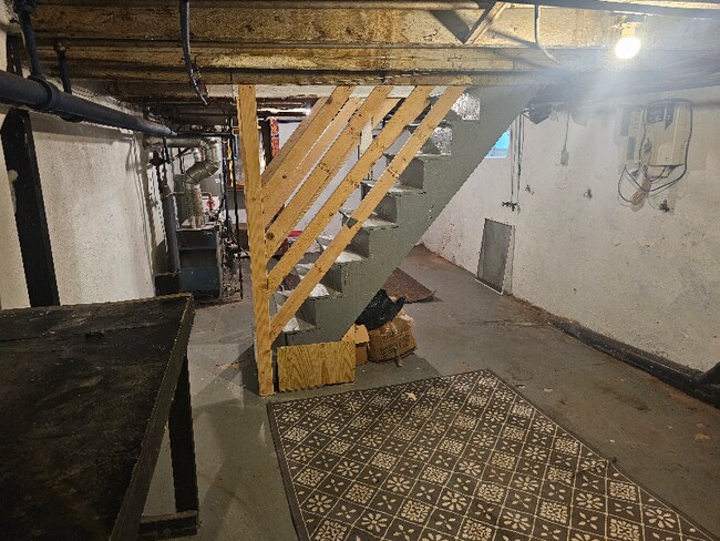Building Photo - 305 Buttonwood St
