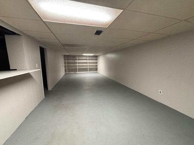 Building Photo - 1760 E Harry Ave