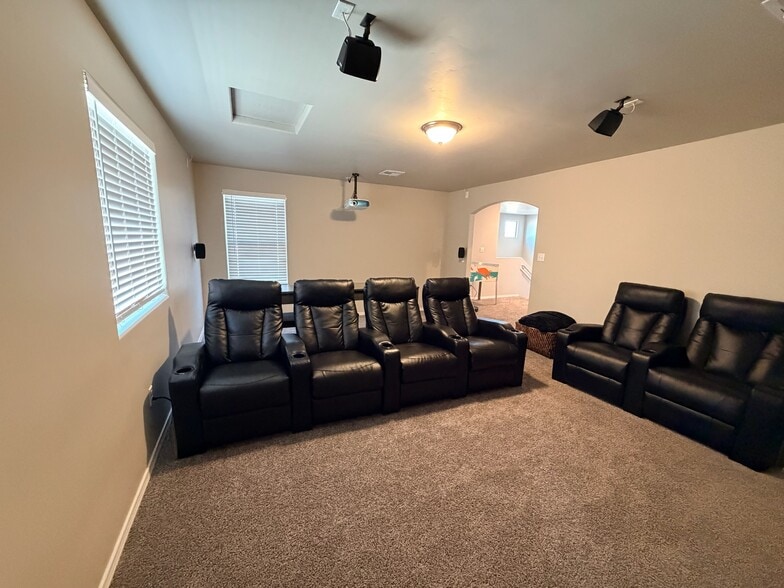 Building Photo - 1418 Santa Thomas St