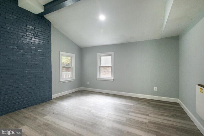 Building Photo - 1425 Manor Rd