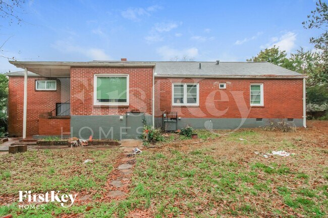 Building Photo - 1648 Columbia Dr