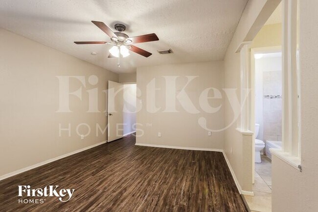 Building Photo - 15814 Whipple Tree Dr
