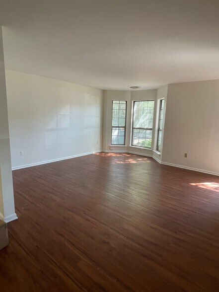 Building Photo - 59 S Orange Ave