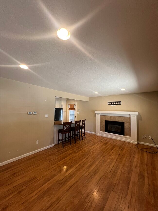 Building Photo - 3380 Janet Dr