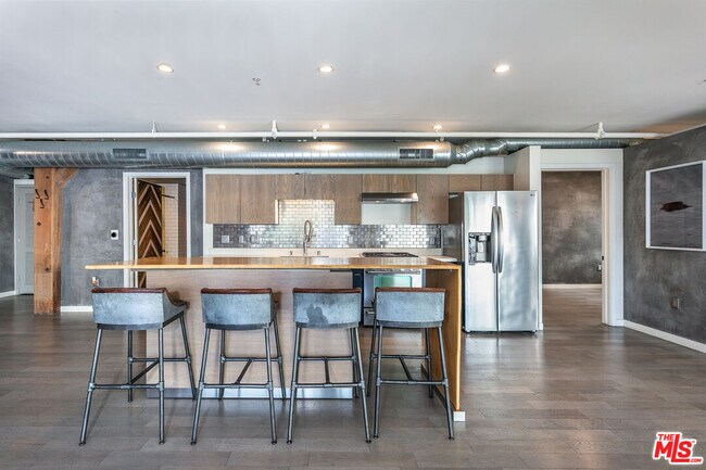 Building Photo - 527 Molino St
