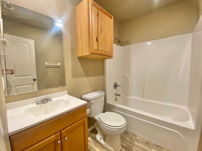 Building Photo - 3 bed and 2 bath available near Estacado H...