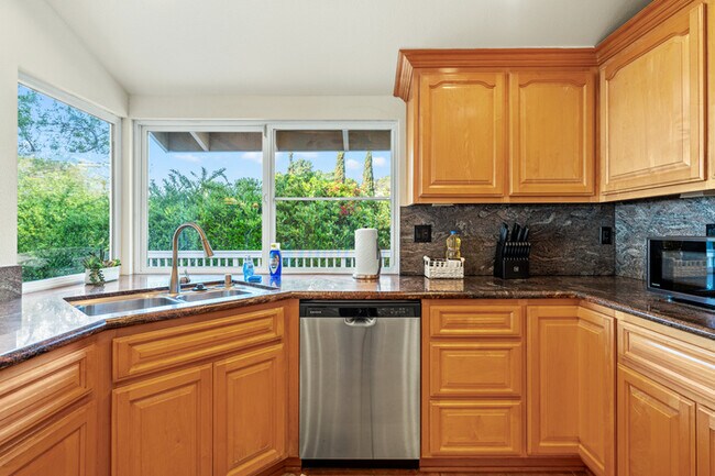 Building Photo - 10961 Limetree Dr