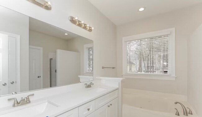 Building Photo - 11115 Ridge Oak Dr