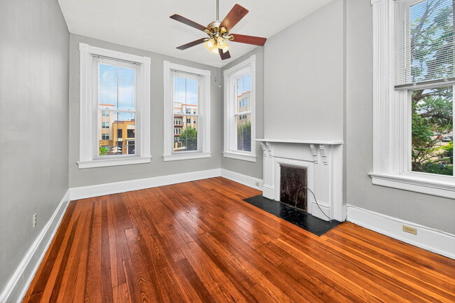 Building Photo - 215 E University Ave