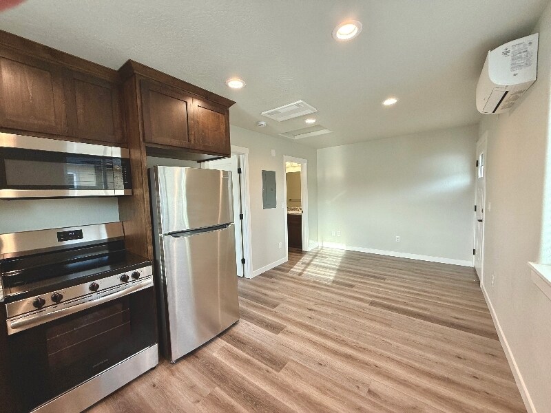 Building Photo - 1127 Annalise St