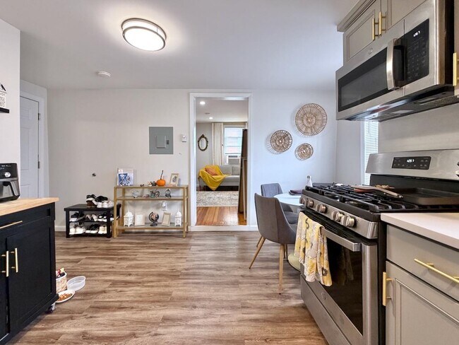 Building Photo - 331 4th St