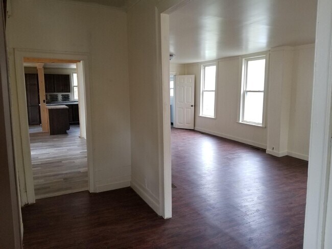 Building Photo - 212 W Jackson St