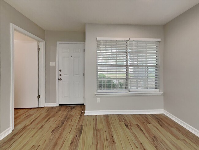 Building Photo - 3238 Lindenfield Dr