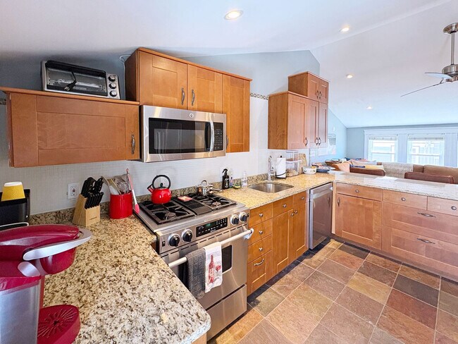 Building Photo - 247 Savin Hill Ave