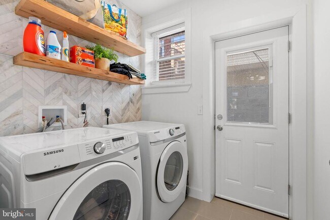 Building Photo - 1743 McClellan St