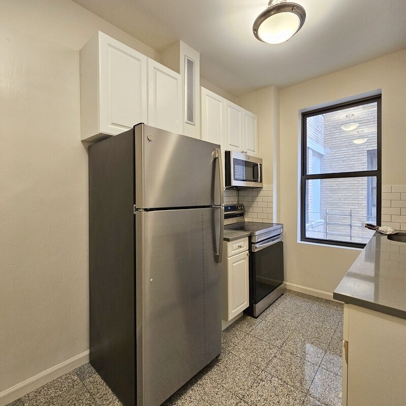 Building Photo - 652 W 163rd St