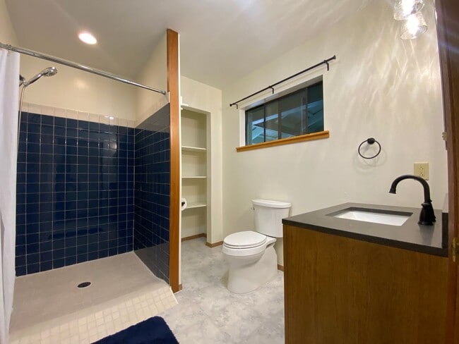 Building Photo - Charming 1-Bedroom Retreat in Volcano