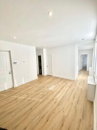 Building Photo - 6 Larsen St