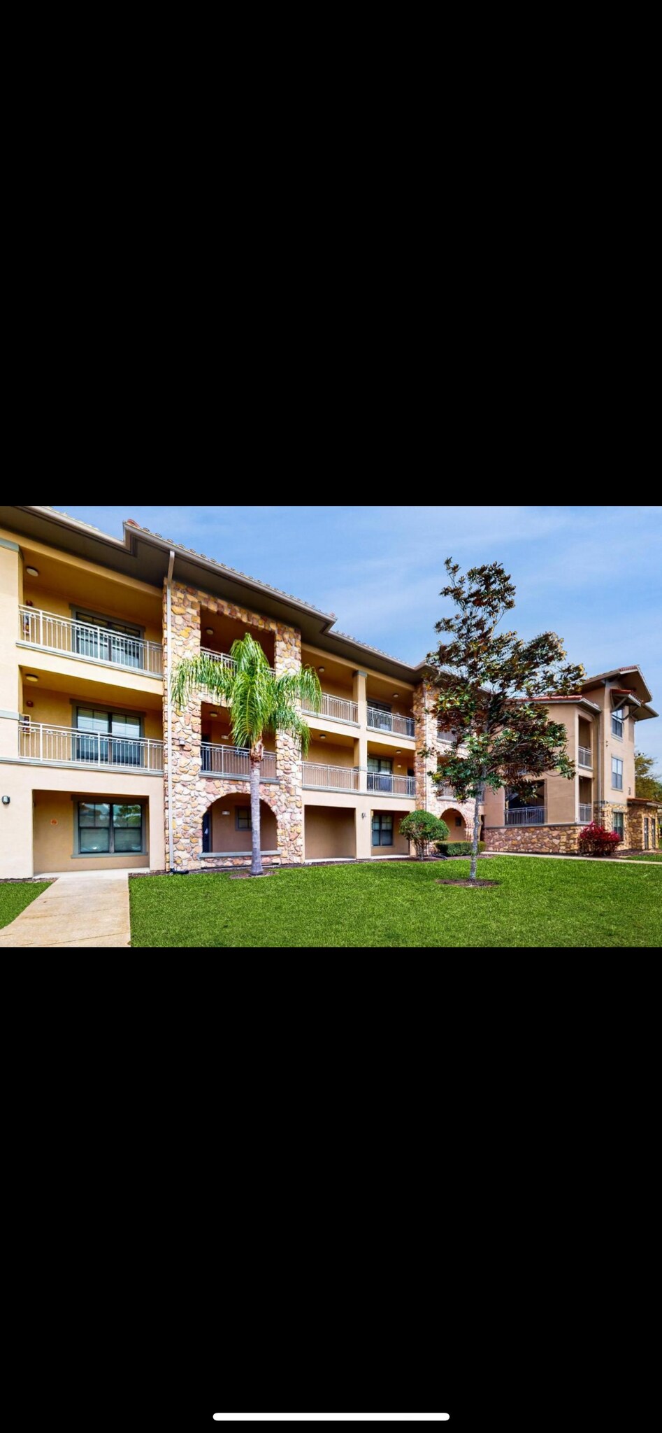 Building Photo - 901 Charo Pky