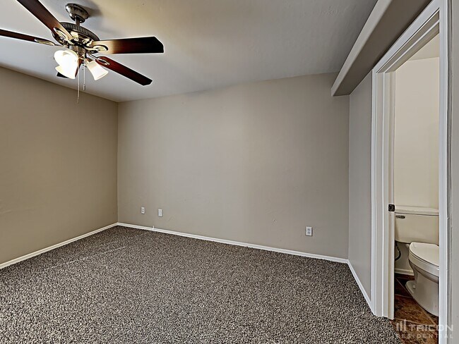 Building Photo - 12929 W Laurel Ln