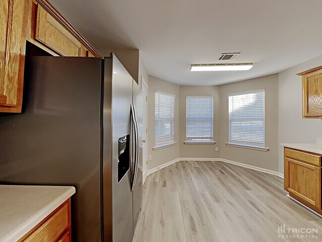 Building Photo - 385 Chadwick Cmns