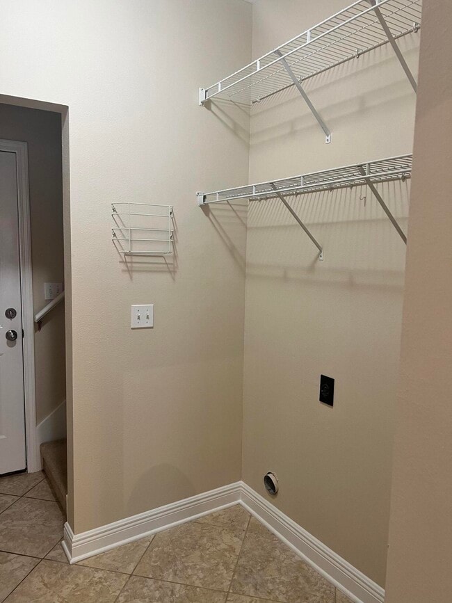 Building Photo - 123 Crab Apple Ave