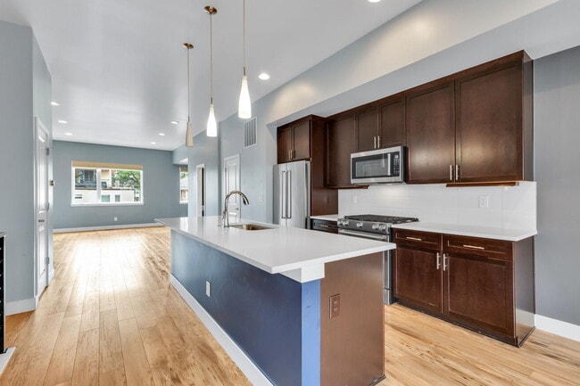 Building Photo - 3119 W 19th Ave