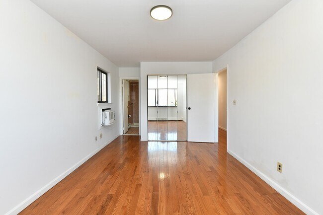 Building Photo - 1308 46th St