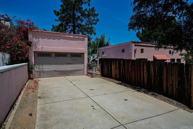 Building Photo - 145 S Grape St