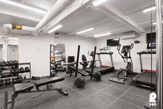 Building Photo - 15 W 55th St