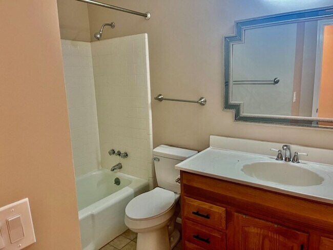 Building Photo - 32 Donley Dr NW