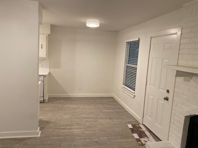 Building Photo - 2408 Burleson Ct