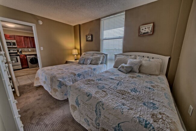 Building Photo - 7205 Thomas Dr