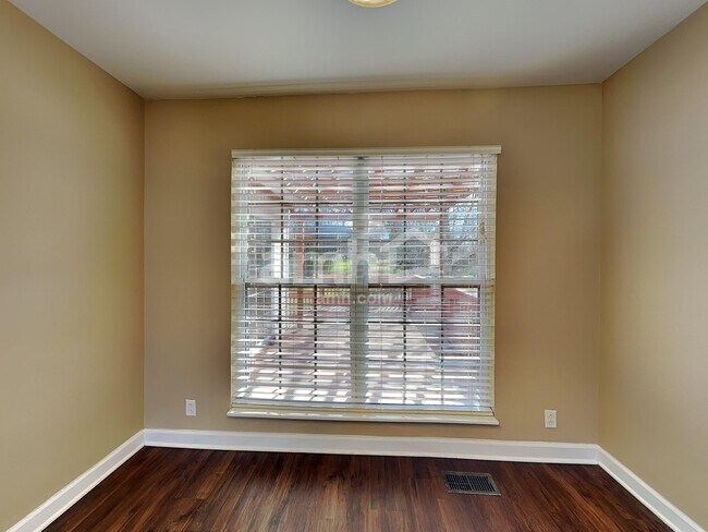 Building Photo - 112 Settlers Way