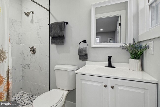 Building Photo - 10 Wendslow Rd