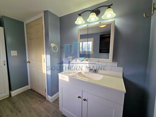 Building Photo - 392 Roosevelt Trail