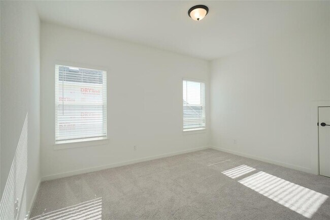 Building Photo - 1250 N Roger Hanks Pkwy